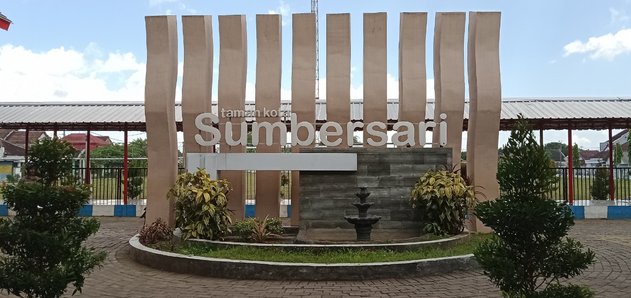 LAYANAN JEMPUT BOLA: RTH Sumbersari. Salah satu fasilitas publik yang belakangan ini menjadi tempat perekaman KTP, selain RTH Gajahmada di Kecamatan Kaliwates.