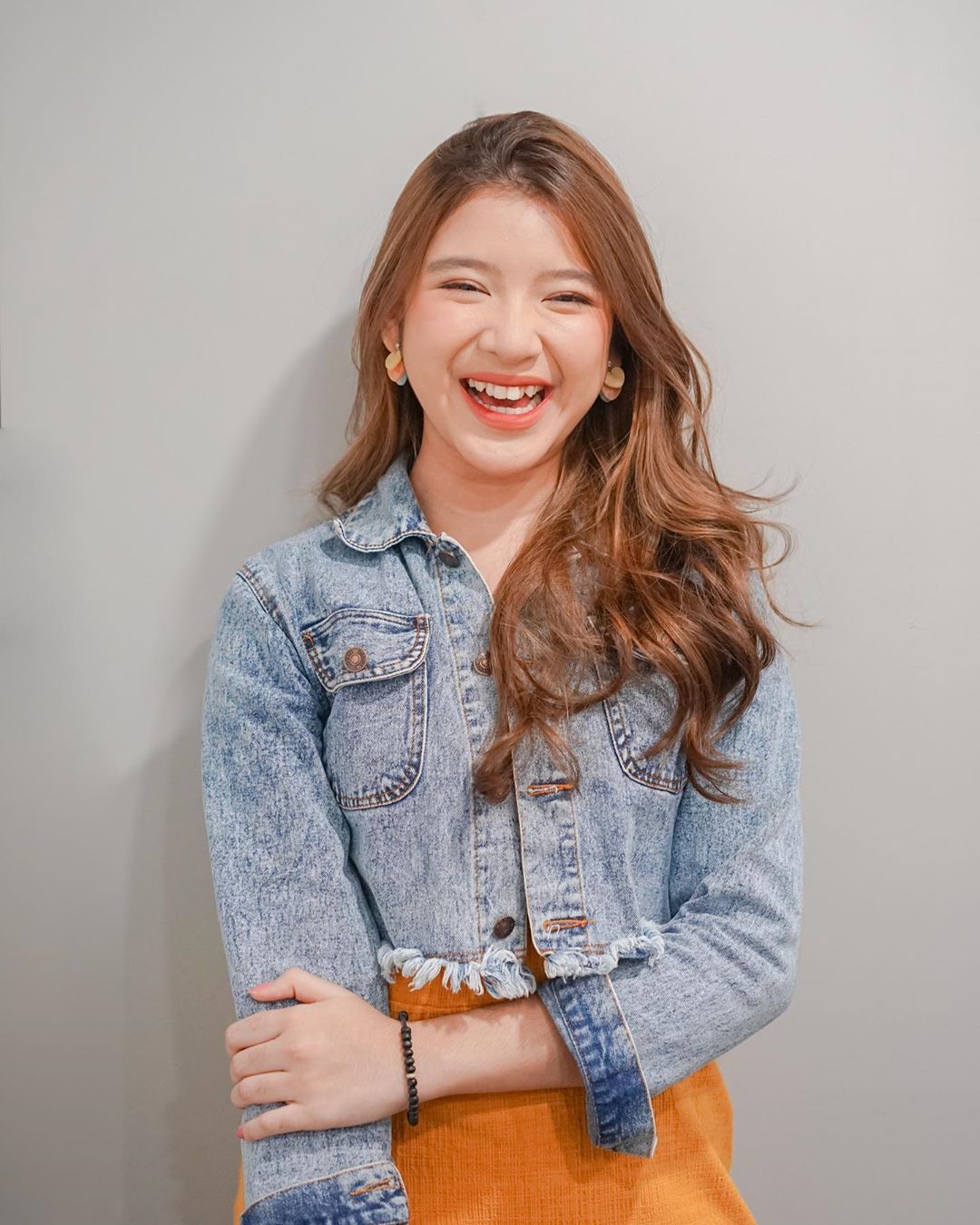 BERTAHAN DI JAKARTA: Tiara Andini, runner-up Indonesian Idol 2020 asal Jember. Lebaran tahun ini, dia tidak mudik dan tetap tinggal di Jakarta bersama kedua orang tua dan sang adik.