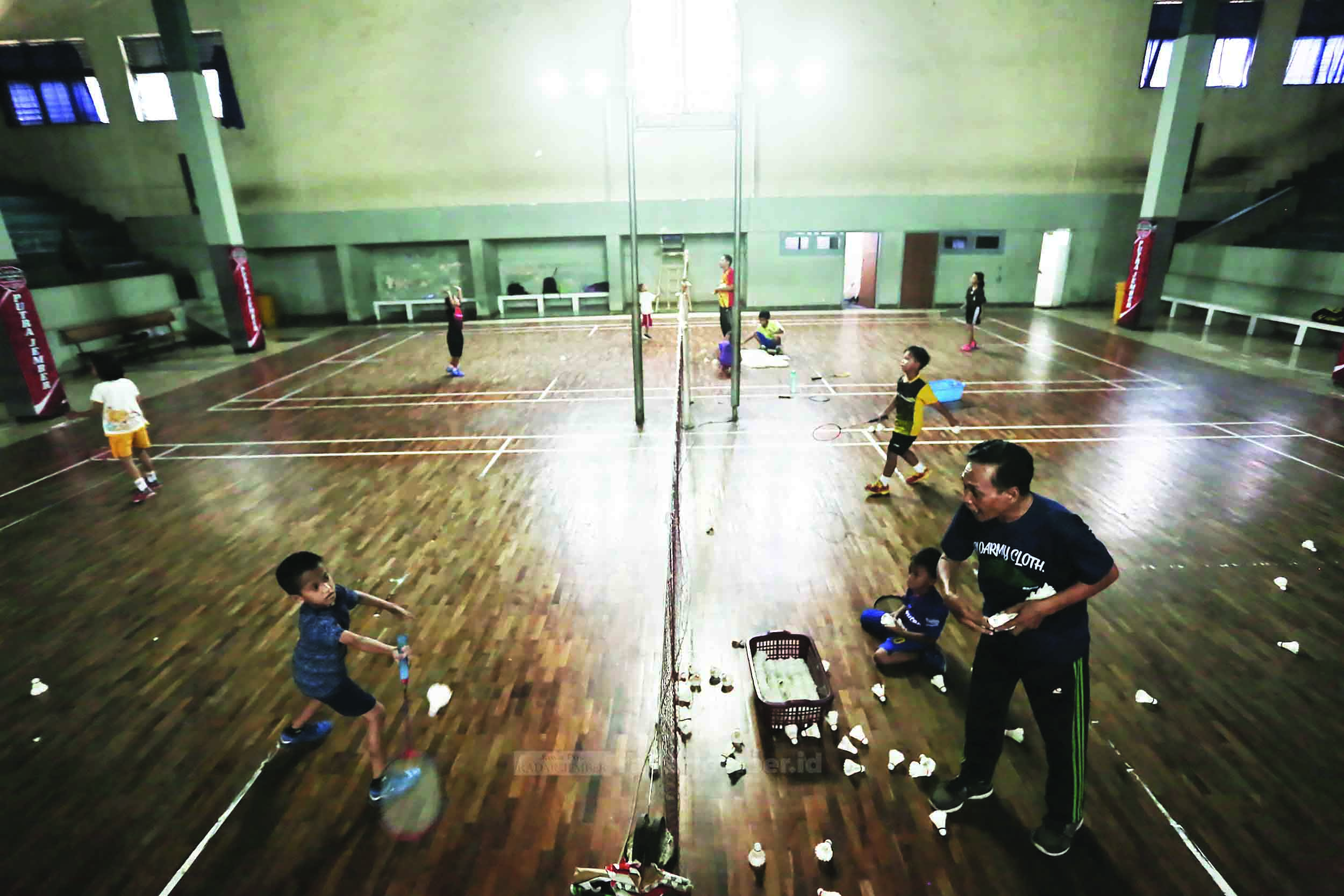 BAKAL DIREHAB? Suasana Jember Sport Garden (JSG), beberapa waktu lalu. Lokasi yang bakal menjadi salah satu tempat penyelenggaraan Pekan Olahraga Provinsi (Porprov) ini mendapat anggaran renovasi mencapai Rp 1,35 miliar.