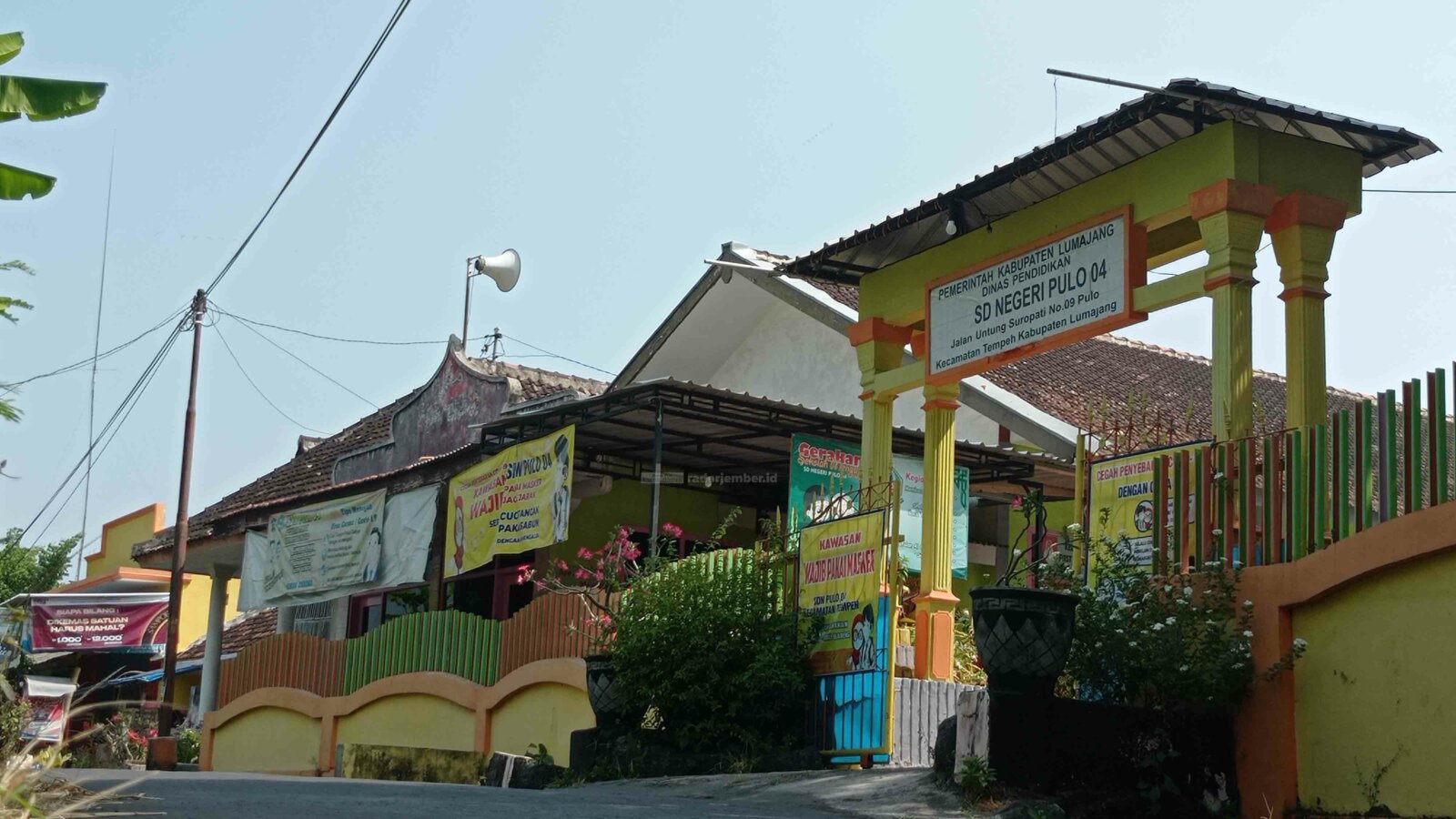 SEPI: Kondisi salah satu sekolah dasar saat pendaftaran peserta didik baru (PPDB) secara daring, beberapa waktu lalu. Meski sudah ditutup, pagu SD dan SMP masih belum terpenuhi.