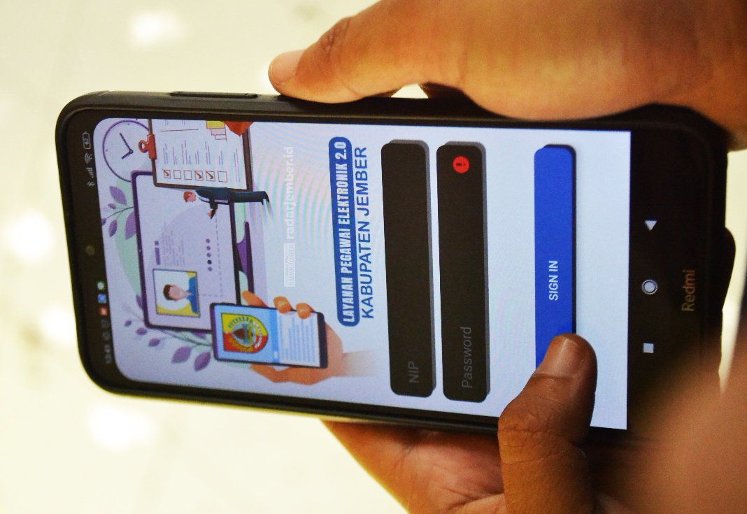 PRESENSI DARING: Pemkab Jember menerapkan presensi berbasis aplikasi bernama LPE Jember. Untuk login, pegawai harus menggunakan NIP dan password, sehingga mereka harus menjaga kerahasiaannya.