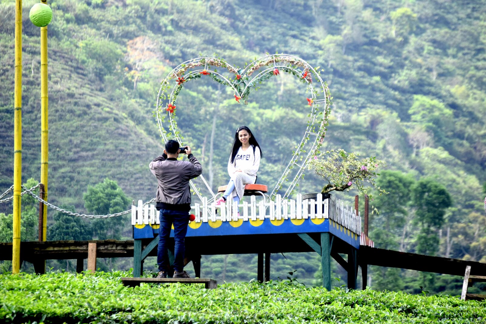EKSOTIS: Spot wisata Kebun Teh Gunung Gambir.