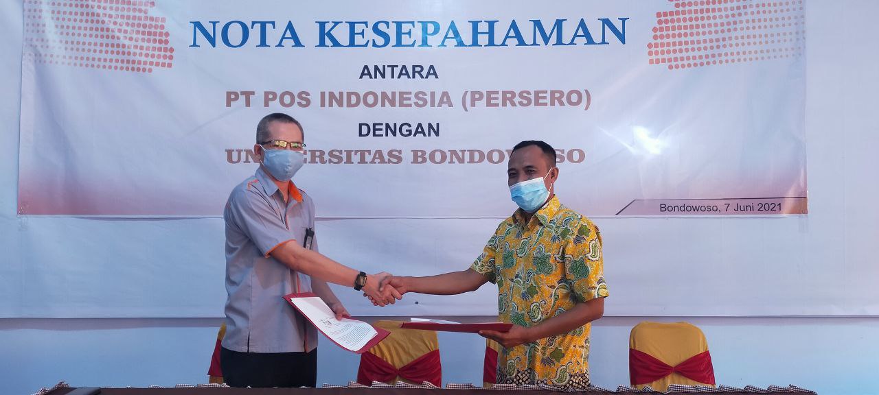 SIMBOLIS: Penandatanganan nota kesepakatan antara Kantor Pos Bondowoso dengan Universitas Bondowoso.