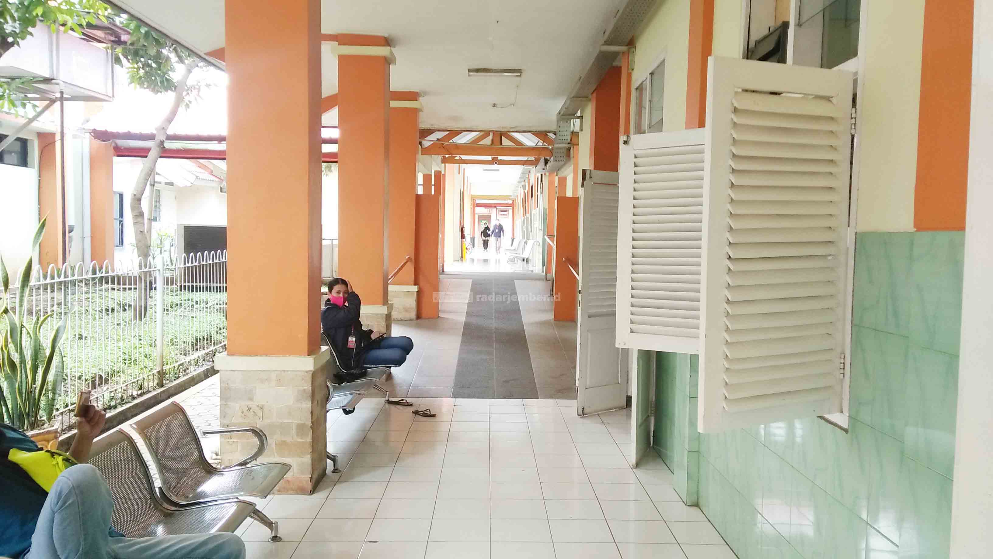 LENGANG: Penurunan kasus Covid-19 di Bondowoso membuat RSU dr Koesnadi Bondowoso kembali menjadikan ruang Anggrek untuk pasien perawatan non-Covid-19.