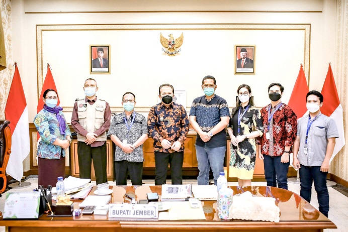 BERSINERGI: Bupati Jember Hendy Siswanto beserta para OPD terkait saat melakukan audiensi bersama pengurus Jember Marching Band (JMB) di Pendapa Wahyawibawagraha, belum lama ini.