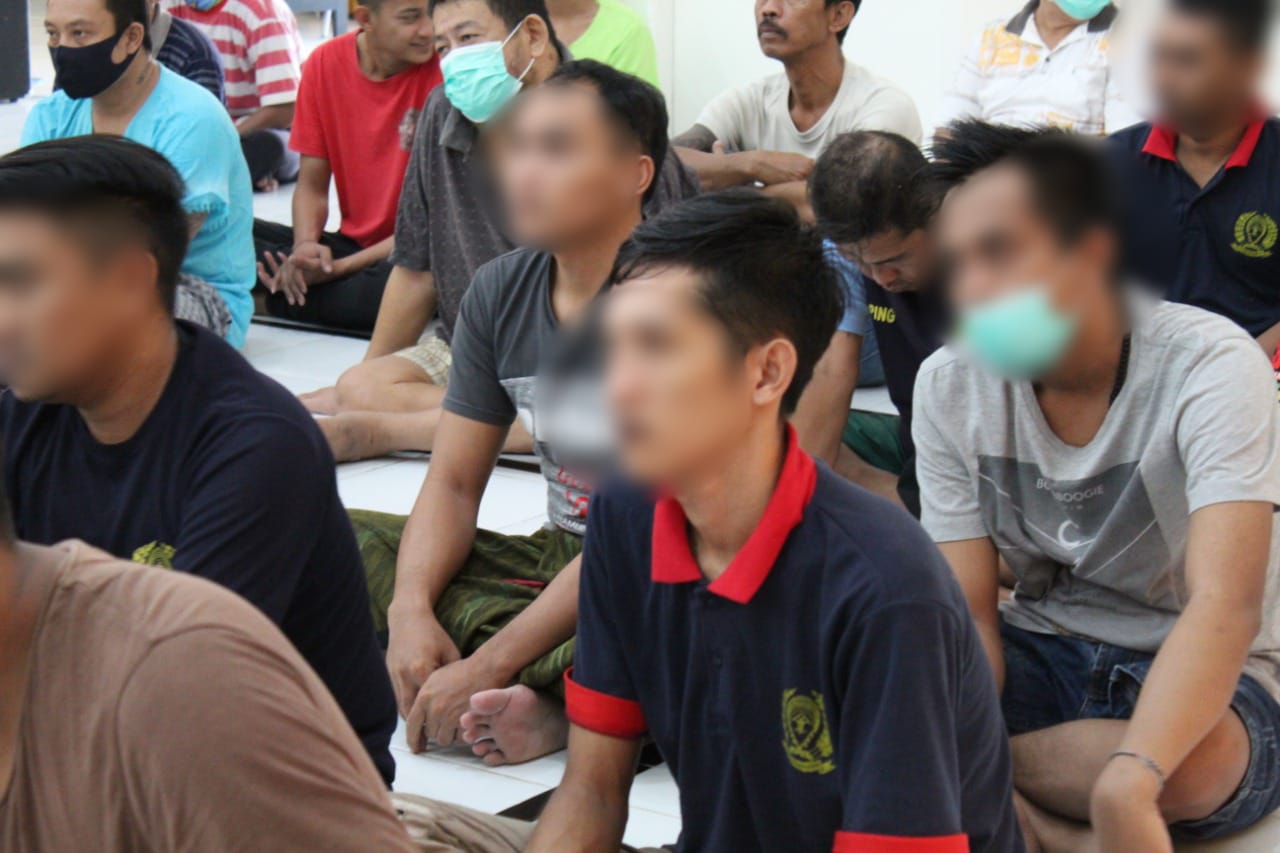 JALANI MASA PIDANA: Salah satu aktivitas warga binaan di Lapas Kelas II A Jember. Di momen hari kemerdekaan kemarin, mereka kembali mendapatkan pemotongan masa pidana.