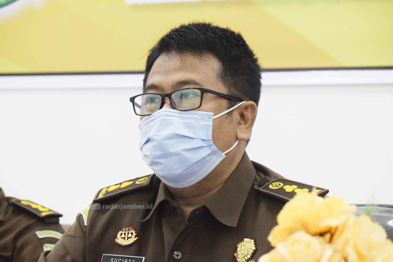 “Kami akan membina pendamping PKH. Supaya tidak ada lagi kasus penyimpangan-penyimpangan itu. Untuk tim khusus, ya, kami bersinergi dengan kepolisian serta Dinsos.”  SUCIPTO  Kasi Intelijen Kejari Bondowoso