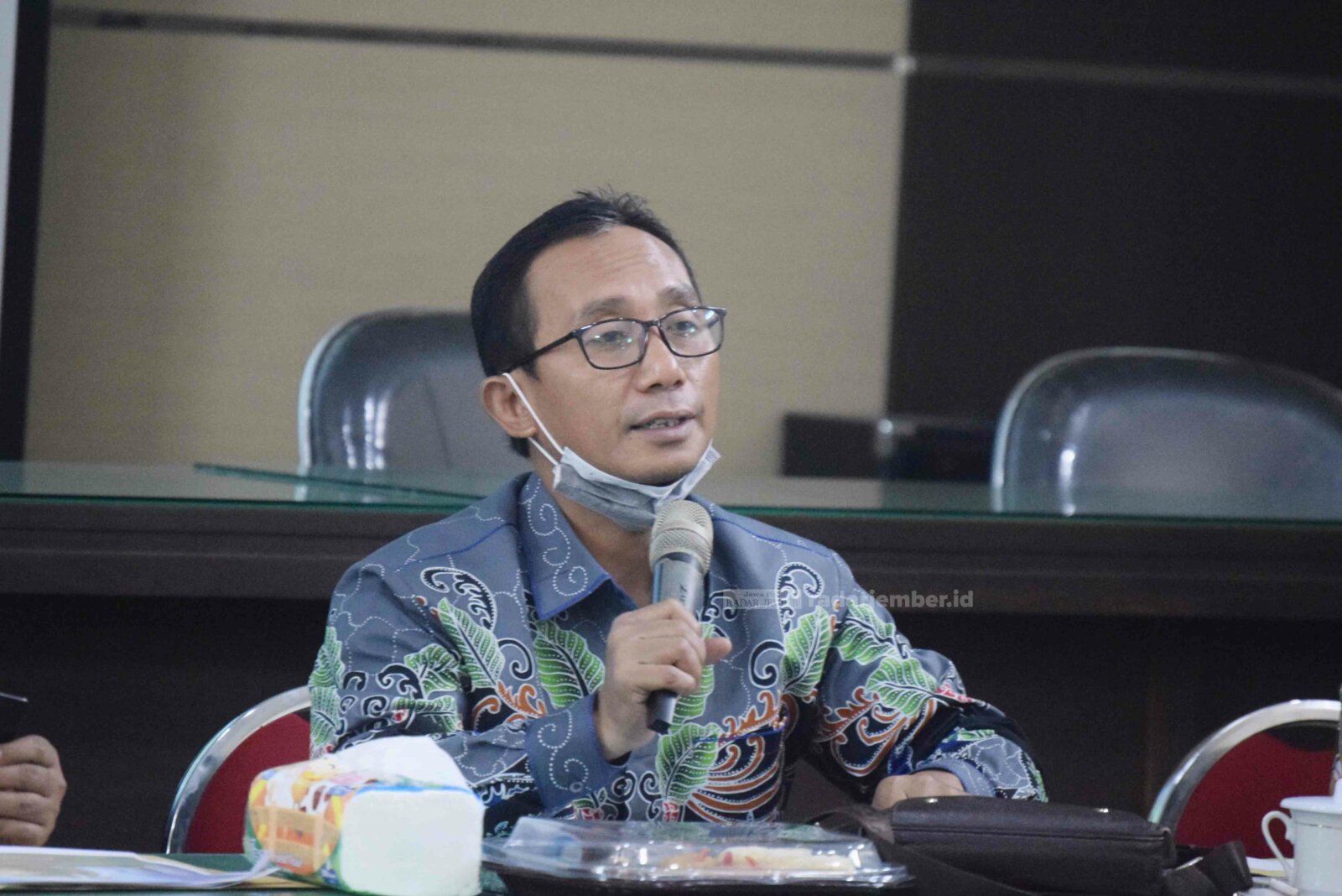 “Komisi III mendukung bupati untuk menunjuk pimpinan OPD menjadi ketua TP2D. Bukan orang-orang yang memiliki ambisi pribadi atau kaum oportunis dengan kepentingan yang tidak bisa dipertanggungjawabkan nantinya.”  SUTRIYONO  Ketua Komisi III DRPD Bondowoso