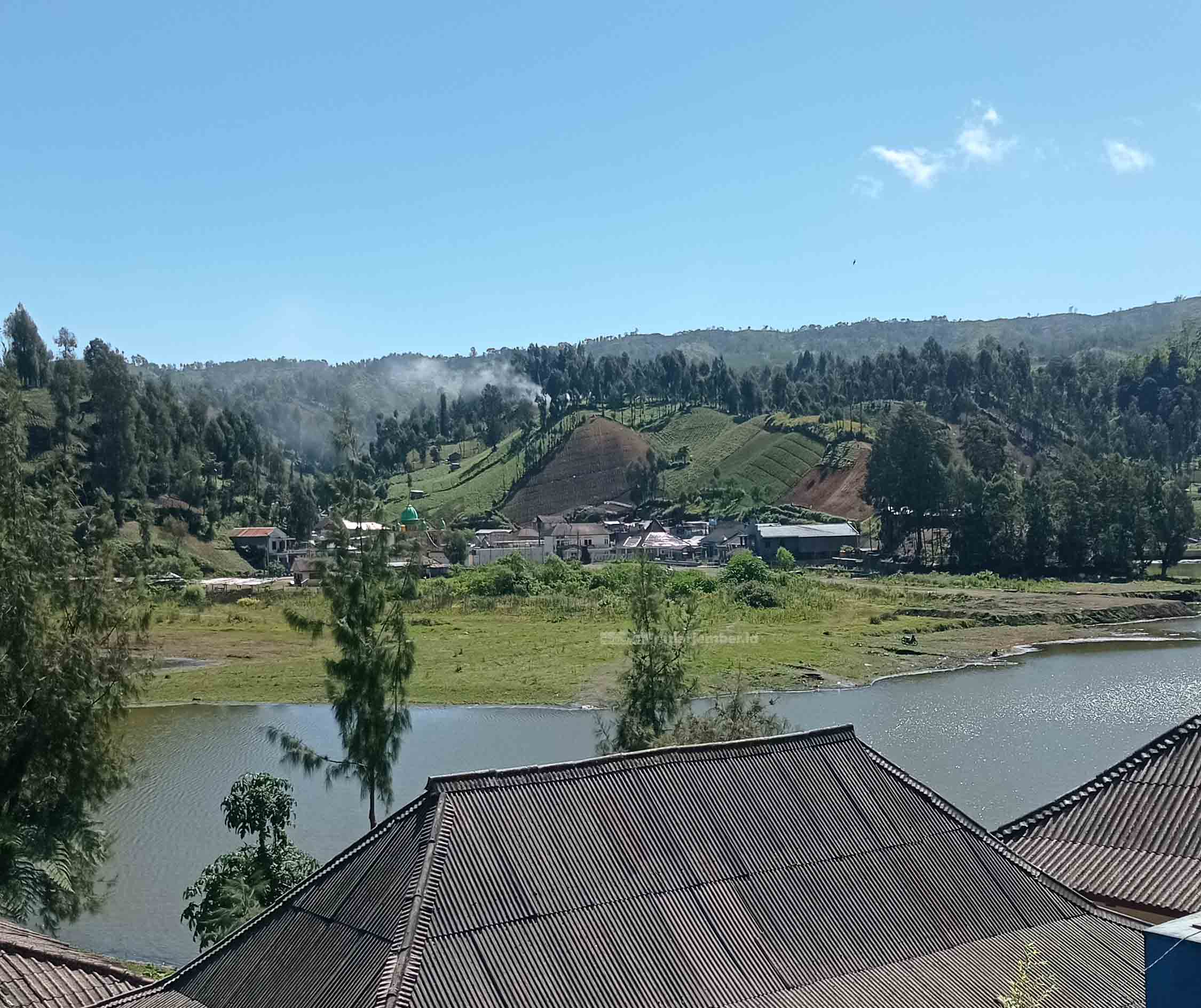 SEJUK: Suasana Desa Ranupani saat siang hari. Desa yang memiliki keindahan alam dan sejuk ini masuk 50 besar nominasi Anugerah Desa Wisata se-Indonesia.