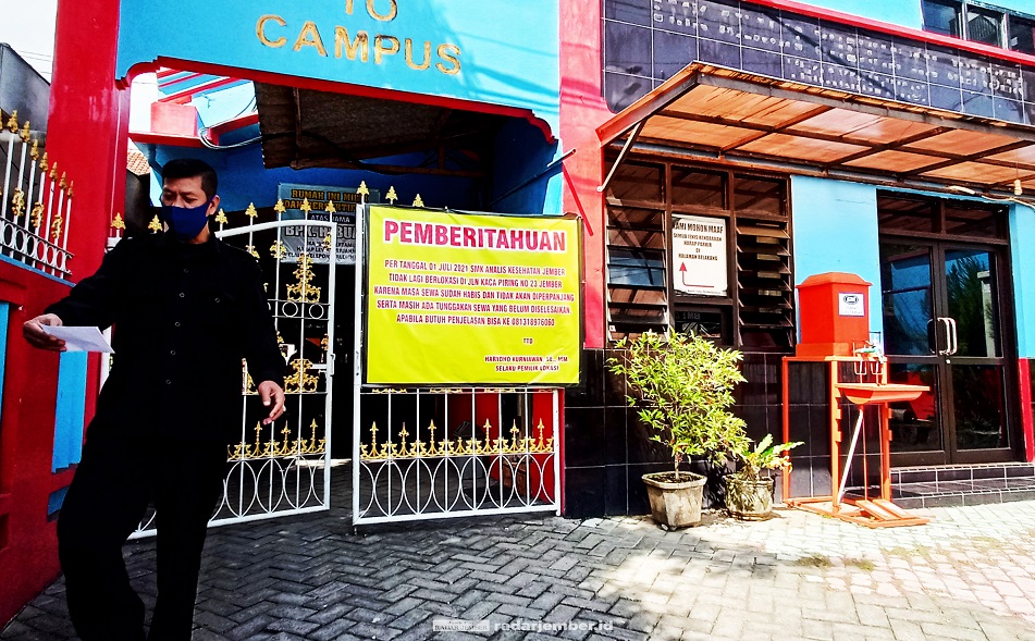 DISEGEL: Gedung sebuah sekolah di Jalan Kaca Piring, Gebang, yang telah ditutup oleh pemilik tanahnya. Ratusan siswa di lembaga ini terancam keleleran jika sengketa tersebut tidak tuntas.