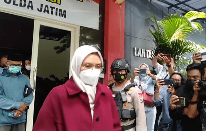 Bupati Probolinggo Puput Tantriana Sari setelah menjalani pemeriksaan intensif (Rafika Yahya/ Jawapos.com)