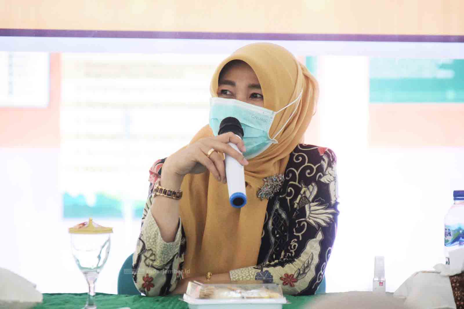 “Untuk yang dari inspektorat itu hasil audit tahun 2020. Sementara, yang camat hasil monitoring anggaran berjalan selama satu semester. Mulai Januari sampai Juni.”     Haeriyah Yuliati  Sekretaris Panitia Pilkades Kabupaten