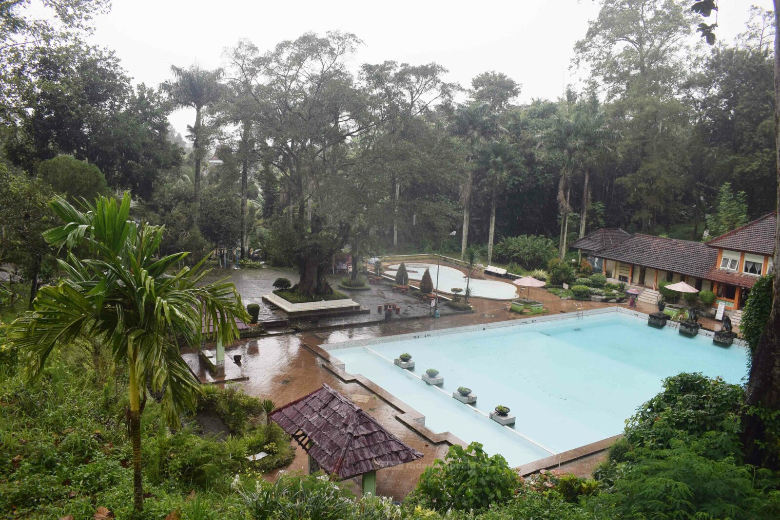 SERAPAN RENDAH: Kolam Renang Tasnan menjadi salah satu objek wisata yang menyumbang PAD Bondowoso. Sayangnya, sektor PAD pariwisata masih jauh dari target yang dicanangkan.