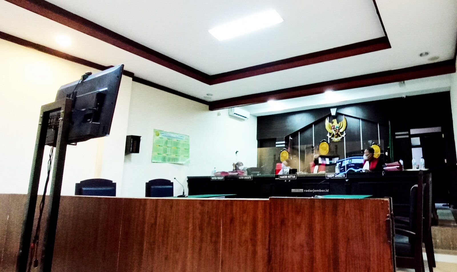 SIAP DIGELAR: Setelah dilimpahkannya berkas kasus oknum kades terlibat narkoba, selanjutnya para terdakwa bakal diadili oleh majelis hakim di Pengadilan Negeri Jember.