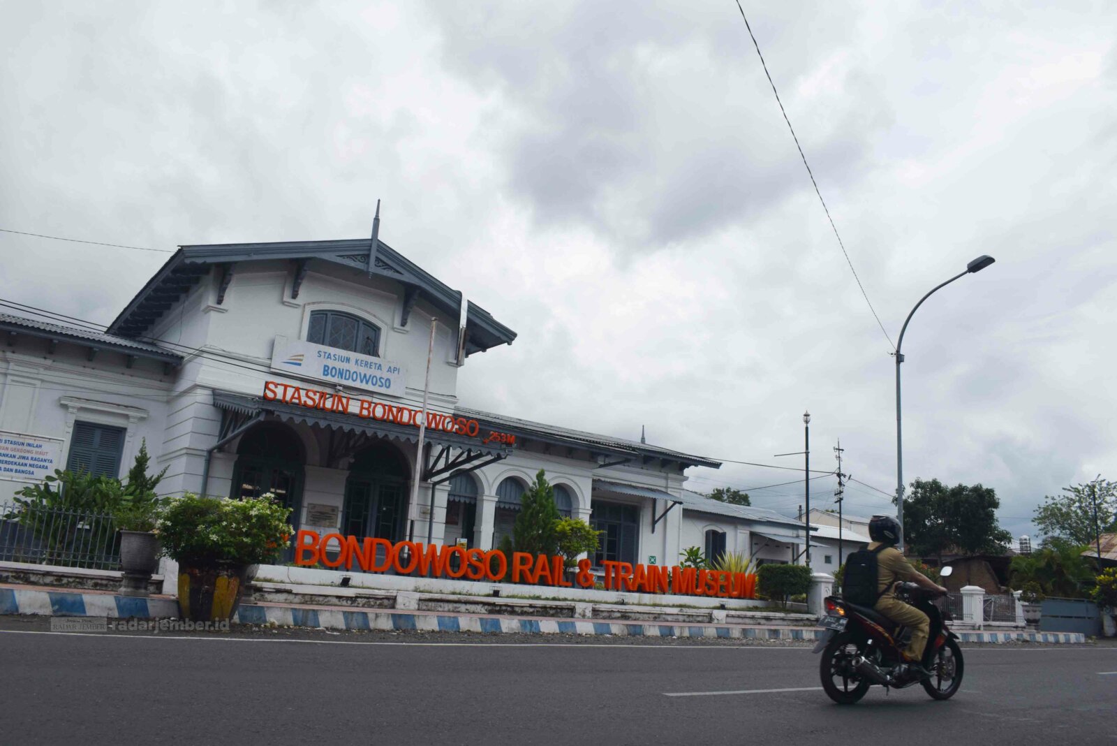 SIAP BERSOLEK: Museum Kereta Api Bondowoso akan diisi promosi dari UMKM lokal. Selain sebagai sarana edukasi sejarah, museum juga digadang-gadang bisa mengangkat ekonomi warga.