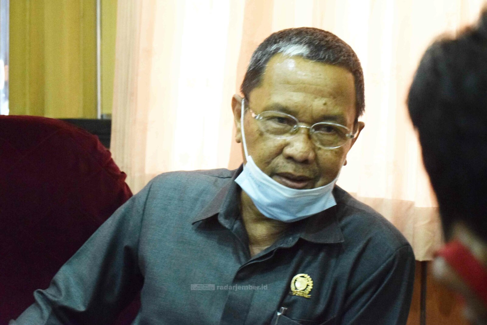 “Jangan sampai kita semua membuat keputusan yang salah dan melanggar perundangan dan regulasi yang ada. Prinsip bahwa kita semua adalah bonekanya aturan perundangan, bonekanya regulasi yang ada. Ayo kita patuhi bersama.”  Ahmad Dhafir  Ketua DPRD Kabupate