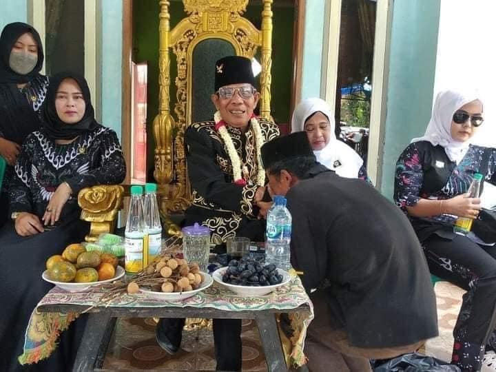 Baginda Raja Sultan Iskandar Jamaludin Firdaus Penguasa kerajaan Angling Dharma (Tangkapan layar Facebook)