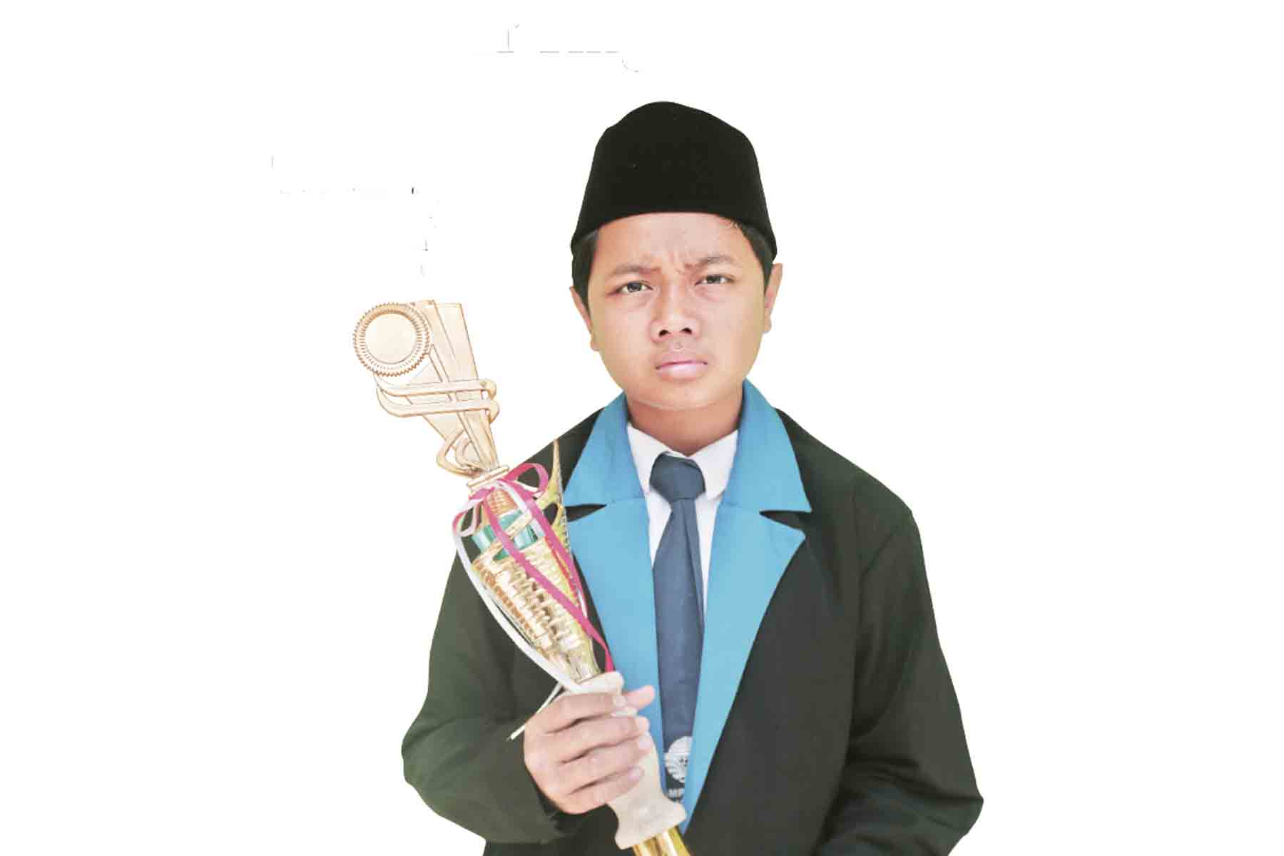 BANGGAKAN ALMAMATER: M Dika Hamdani, siswa SMP Nuris Jember yang mencatatkan dua prestasi sekaligus dalam dua ajang olimpiade yang berlangsung secara daring pada awal September lalu.