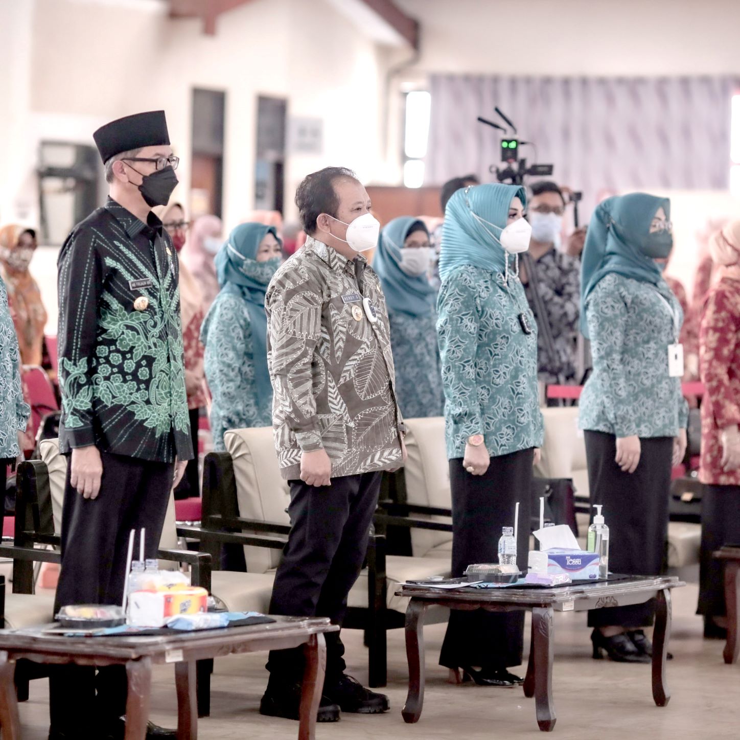 SOSIALISASI: Bupati Jember Hendy Siswanto dan Wakil Bupati Jember MB Firjaun Barlaman saat menghadiri sosialisasi kepemimpinan perempuan di Aula PB Sudirman, belum lama ini.