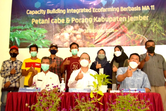 BERI PEMAPARAN: Dinas Tanaman Pangan, Hortikultura, dan Perkebunan bersama BI Jember menggelar capacity building integrated ecofarming berbasis MA 11 guna meningkatkan kapasitas petani di Kecamatan Jenggawah, Jumat (15/10) kemarin.