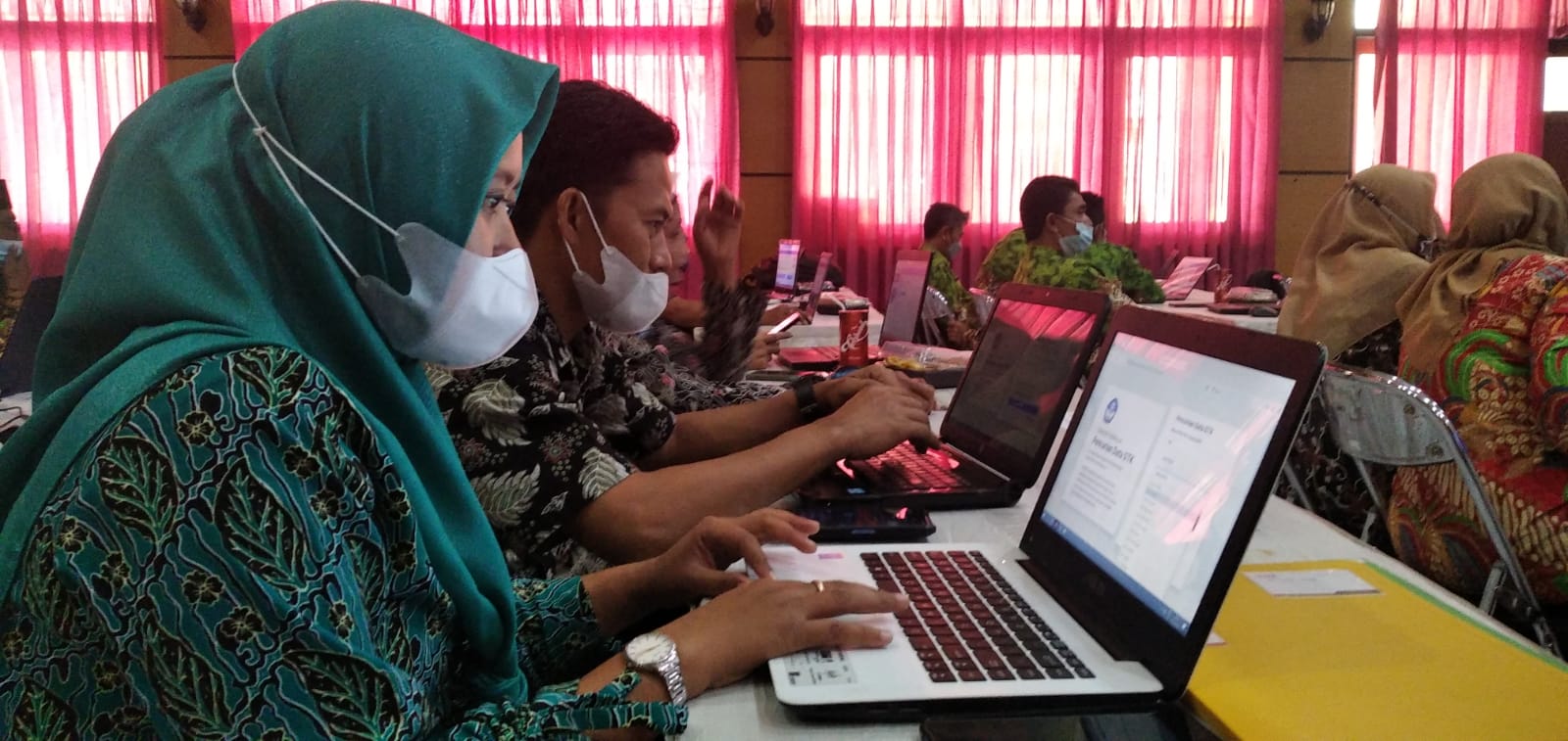 PENDAMPINGAN: Sejumlah guru dan kepala SD mengikuti program pendampingan pendaftaran sekolah penggerak di aula Dinas Pendidikan. Rencananya, program ini bakal terselenggara selama 7–10 Oktober mendatang. (Dian Cahyani/ Radar Jember)