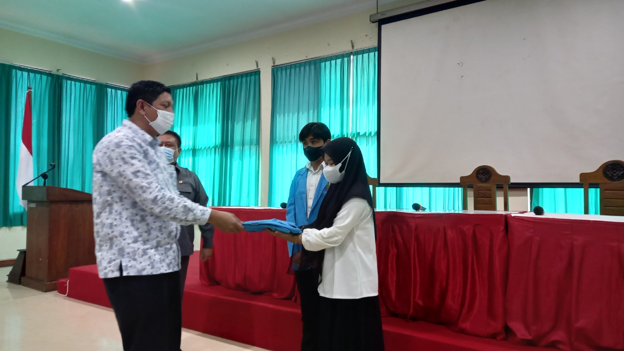 BANGUN KERJASAMA: Serah terima mahasiswa baru asal Aceh secara simbolis oleh DPRD Aceh dan Polije, Senin (11/10).