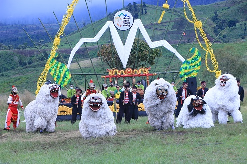 UNIK: Pertunjukan Singo Ulung, salah satu kesenian asli Bondowoso, di Kawah Wurung membangkitkan antusiasme seniman untuk kembali produktif.