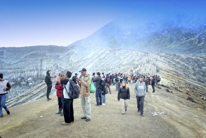 BELUM USAI JUGA: Kawah Ijen menjadi primadona dalam sektor pariwisata. Namun, nyatanya hingga kini polemik batas wilayah Kawah Ijen tak kunjung usai. Banyuwangi masih mengklaim seluruh Kawah Ijen masuk wilayahnya.