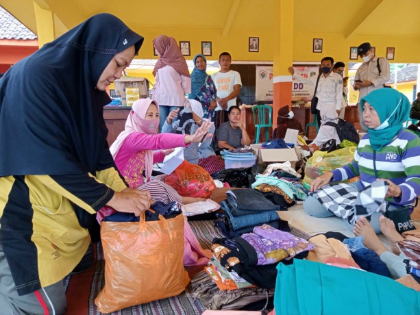 HIJRAH: Sebagian warga terdampak erupsi Gunung Semeru, mulai mengungsi ke lokasi baru. Mereka pindah ke kawasan kota dan mencari tempat yang lebih aman.