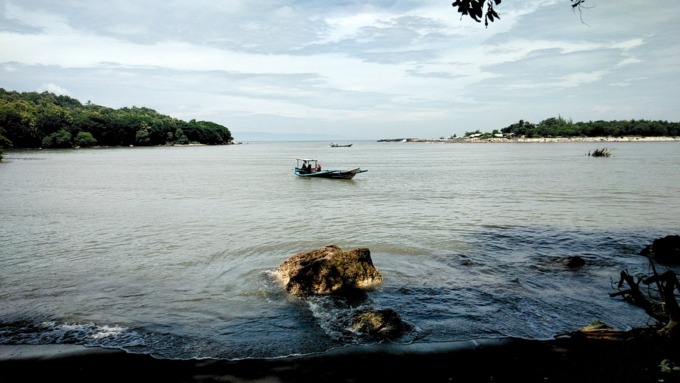 MEMESONA: Pantai Kucur menjadi salah satu kawasan wisata yang sangat prospektif. Inilah yang coba diusung Bupati Jember Hendy Siswanto dan Wakil Bupati Jember MB Firjaun Barlaman dalam mengedepankan promosi pariwisata Jember.