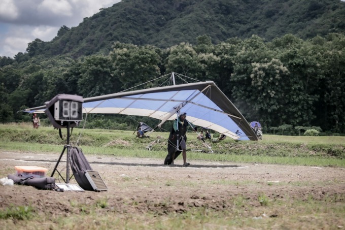 RESMI: Bupati Jember Hendy Siswanto membuka venue baru take off dan landing paralayang serta gantole di Tamansari, Wuluhan, atas kerja sama dengan Danlanud Abdulrahman Saleh Marsma Zulfahmi, kemarin (10/1).