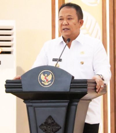 HARUS BENAR: Bupati Jember Hendy Siswanto meminta menyampaikan pentingnya SIAK, di Aula PB Soedirman, kemarin.