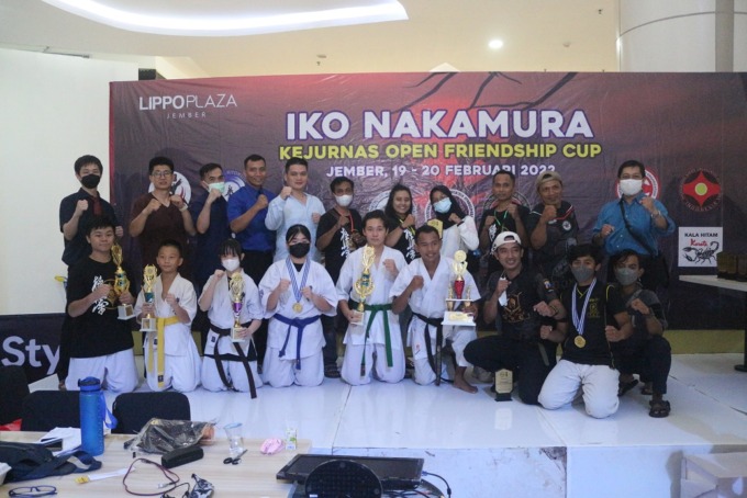 UNJUK GIGI: Kyokushin Dojo Vanabakti Jember yang mendulang prestasi di 3rd Kejuaraan Nasional IKO Nakamura Open Championship – Corporation with Sensei Bambang Soengging Zen Kyokushin Indonesia pada 19-20 Febuari kemarin.
