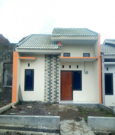 RUMAH: Bangunan hunian di Telaga Kautsar Regency.  