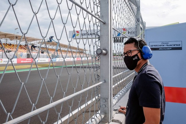 Sandiaga Salahuddin Uno meninjau hari pertama pelaksanaan MotoGP 2022 di Pertamina Mandalika International Street Circuit.