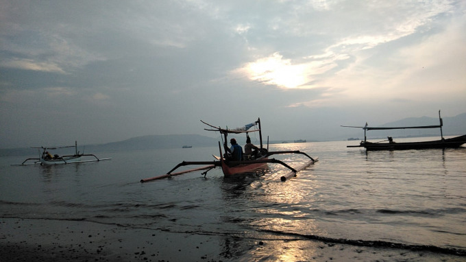 PROSES PENCARIAN: Foto ilustrasi perahu nelayan di kawasan muara sungai Pantai Pancer, Kecamatan Puger. Hari ini, seorang nelayan asal Puger dilaporkan hilang di perairan Kecamatan Wuluhan sepulang melaut.