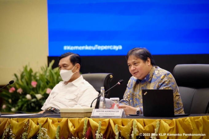 TERTIB BAYAR PAJAK: Menko Perekonomian Airlangga Hartarto dalam acara Pelaporan SPT Tahunan oleh Pejabat Negara di Aula Cakti Buddhi Bhakti, Gedung Marie Muhammad, Kantor Pusat Direktorat Jenderal Pajak (DJP), Jakarta, Selasa (8/3).