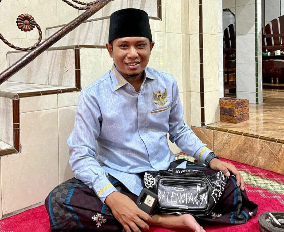 KH Achmad Fadil Muzakki Syah atau Ra Fadil