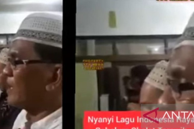 Jamaah masjid di Sulawesi Selatan sedang menyanyikan lagu kebangsaan Indonesia Raya sebelum shalat tarawih dimulai, hal itu memunculkan reaksi keras dari Majelis Ulama Indonesia (MUI) Sulawesi Selatan karena dianggap melecehkan agama maupun negara.
