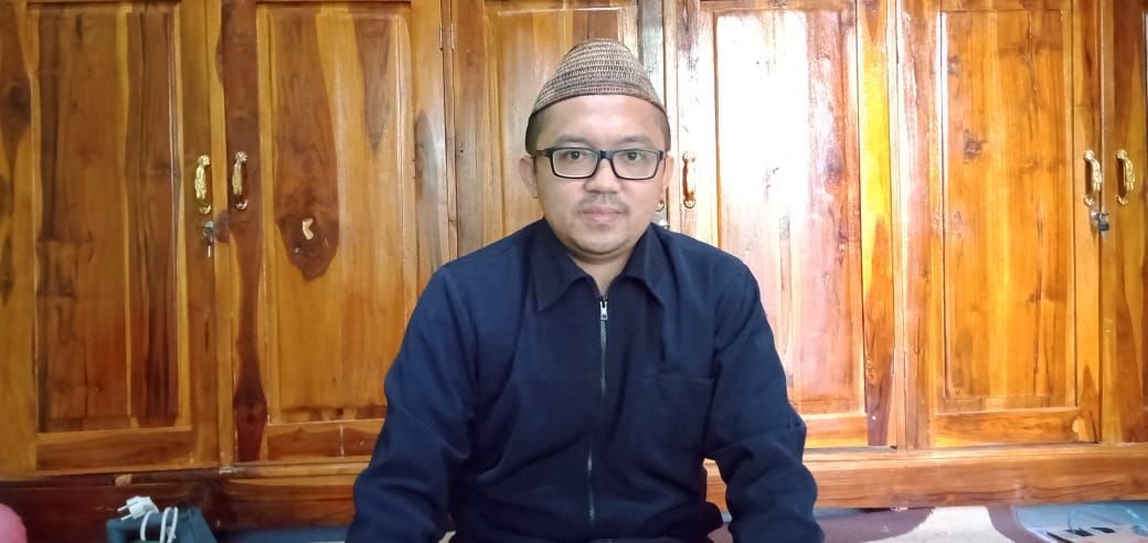 DISKUSI: Tim Rumah Moderasi Beragama UIN KHAS melakukan diskusi ringan terkait pemetaan kegiatan peningkatan moderasi beragama, kemarin (14/4). (Achmad Faiz/Radar Jember)
