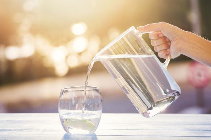 ilustrasi : Minum air putih