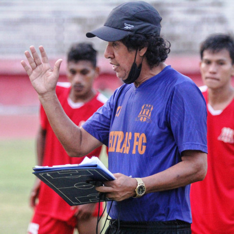 “Benar Persid Jember telah kontak saya. Tapi, saya belum memastikan untuk ke Persid, karena masih ingin istirahat. Setelah menukangi Deltras yang menuju Liga 2.”  Muhammad Zein Al Hadad  Mantan Pelatih Deltras Sidoarjo