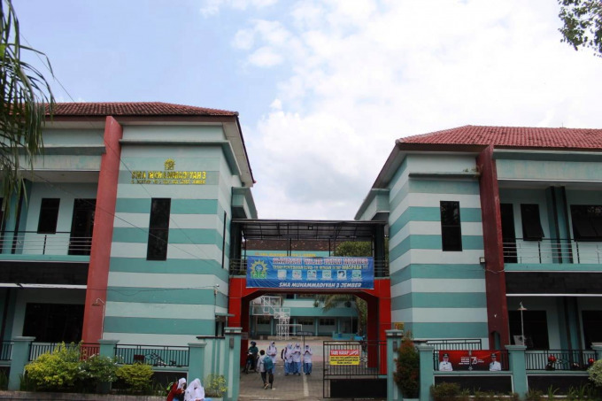 TEMPAT BELAJAR: Gedung Smamga Jember di Jalan Mastrip yang dekat daerah kampus Unej. Tahun ini cukup banyak siswa Smamga lolos kuliah di PTN.