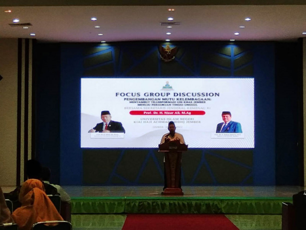 MAKIN BERKUALITAS: Sekjend Kementerian Agama RI Prof Nizar Ali ketika menjadi narasumber dalam FGD di UIN KHAS Jember, Sabtu (28/5).