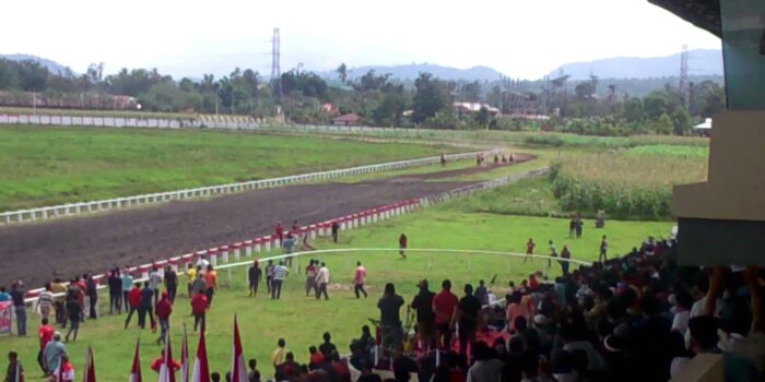 Gelanggang pacuan kuda Tompaso Sulawesi Utara (Sulut), tidak lama lagi dilengkapi fasilitas Kampung Koboi.