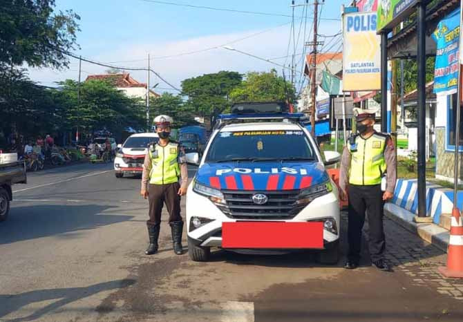 Mobil Integrated Node Capture Attitude Record saat ini dimiliki oleh Polres Pasuruan, mobil ini berfungsi untuk memantau pelanggar lalu-lintas.