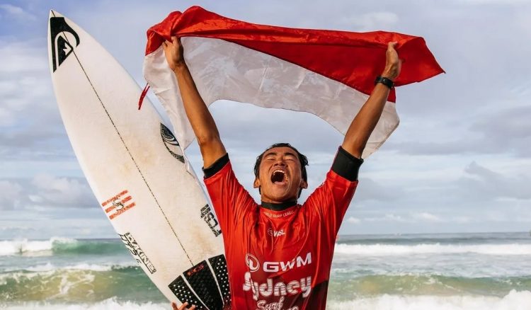Kesuksesan peselancar Rio Waida, menjadi juarta di Sydney Surf Pro 2022, tentu tidak saja membanggakan tapi juga sekaligus telah mengharumkan nama Indonesia ke tingkat dunia.