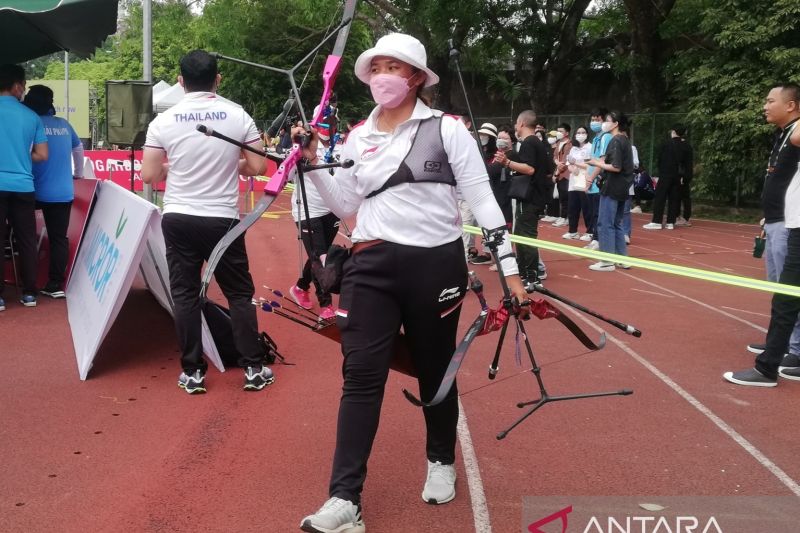 Caption Foto : Atlet debutan panahan Rezza Octavia.