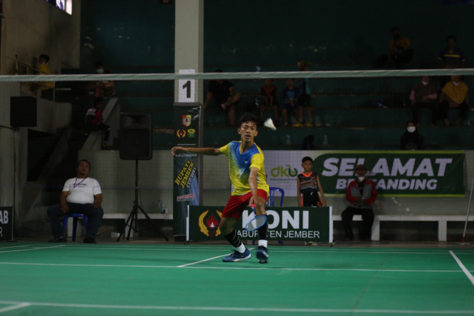 MASIH JADI TUMPUAN: Haikal Ramadan, pebulu tangkis tunggal putra Jember. Dirinya diharapkan dapat meraih medali dalam Porprov Jatim VII yang digelar Juni nanti di GOR Argopuro, Jember.