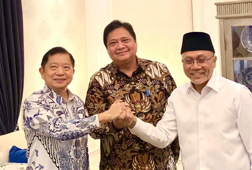 KOALISI BARU: Ketua Umum Partai Golkar Airlangga Hartarto, Ketum PPP Suharso Monoarfa, dan Ketum PAN Zulkifli Hasan saat menggelar pertemuan di Jakarta, Kamis (12/5) petang.